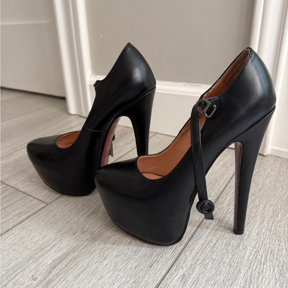 Chic Black Women's Heels - Picture 1 of 4